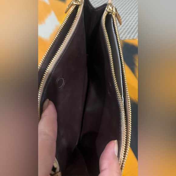 Coach beautiful & trendy clutch got from US - Picture 13 of 17